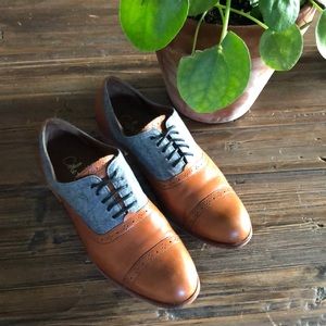 Women’s casual shoes